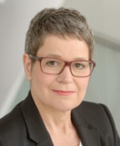Frau Simone Menne