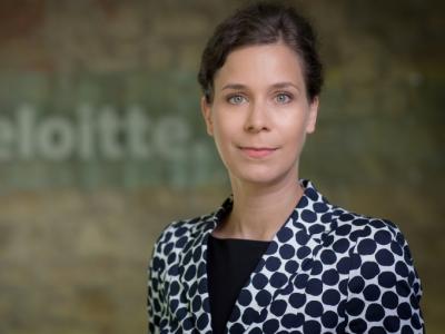 Frau Nora Engel-Kazemi