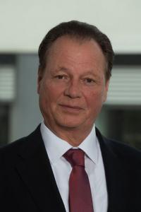 Herr Dr. Albrecht Khler