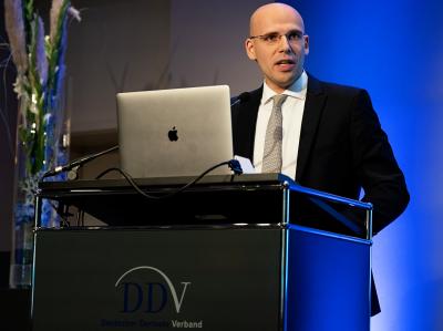 Herr Prof. Dr. Fabian Schär