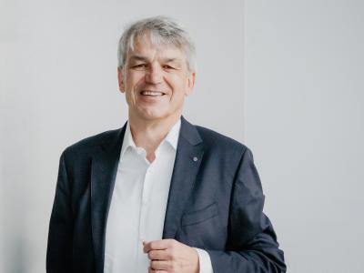 Herr Prof. Dr. Heiner Diefenbach