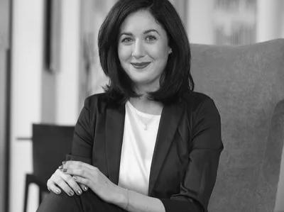 Frau Julia Ganglbauer