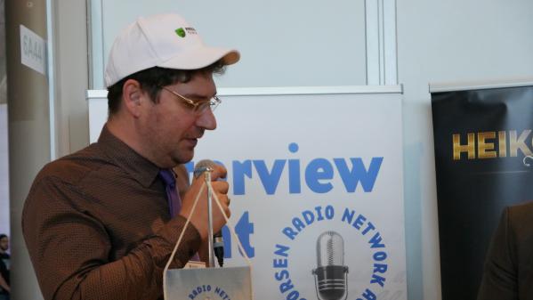 Herr Andrey Wolfsbein (am Börsenradiostand)