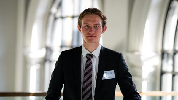 Herr Claas Henke