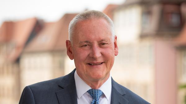Herr Dr. Thomas Jung