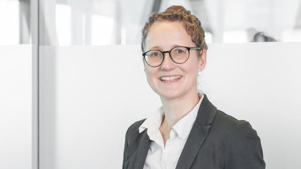 Frau Dr. Laura Jehl