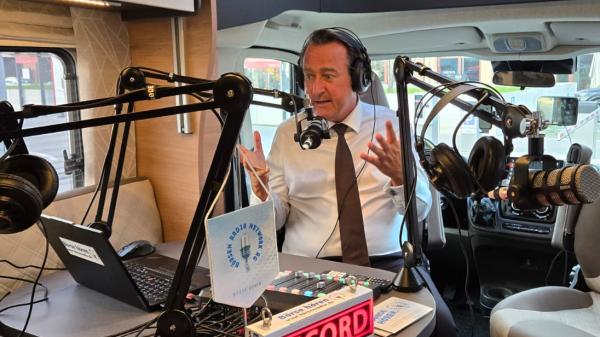 Nikolas Kreuz im mobilien Podcaststudio des B�rsenradios