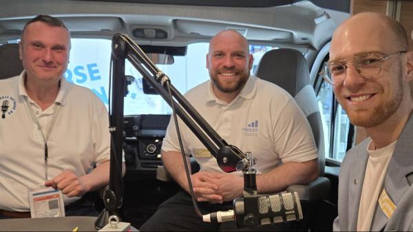 Markus Bauer und Yannik Els��er (Veranstalter Invest 2026)